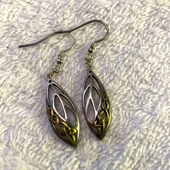 # 115 Silver tone earrings - Picture 1 of 5